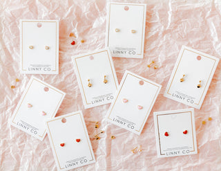 LINNY CO Screwback Stud Earrings - Nora Heart Red