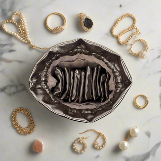 Oprah's Favorite Things 2021 - Ultra Jewelry Case - Bronze